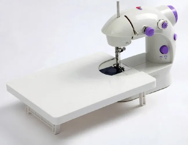 Mini máquina de costura infantil