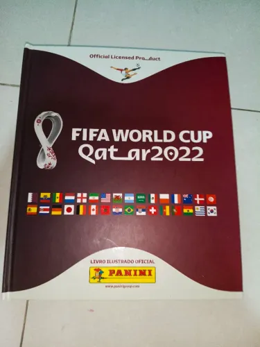 Álbum capa dura original copa 2022, faltam 24 para completar