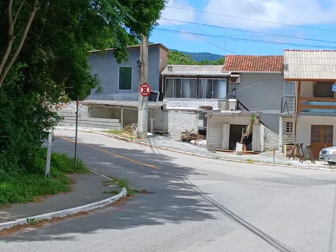 Alugo esquina para comércio 