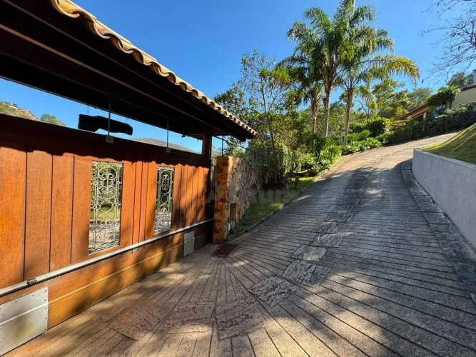 Casa com 4 dormitórios em Nogueira - à venda por R$ 1.900.000 ou aluguel por R$ 8.000/mês
