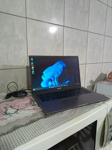 Notebook Asus x515 com. 8gb memória, ssd, teclado ok, bat ok, carregador.