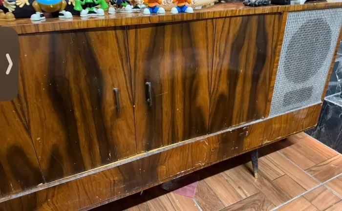 Vitrola antiga de móvel decorativa ou pra reparo