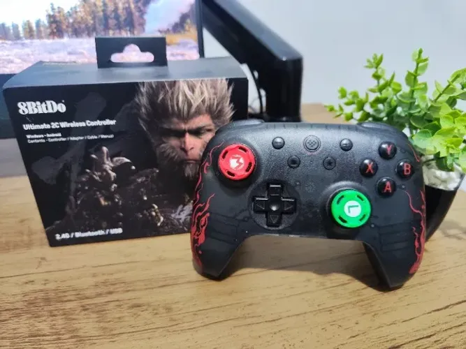 Controle 8BitDo Ultimate 2C Wukong Wireless + Grips + Dongle 2.4Ghz - Completo