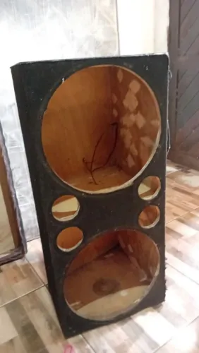 Estrutura de som para carro