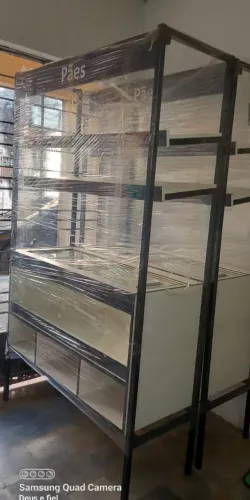 Expositor de pão novo. Retirada no Ipsep. 970 Reais