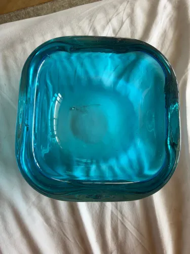 Título: Cinzeiro Vintage em Vidro Azul Turquesa - Estilo Murano