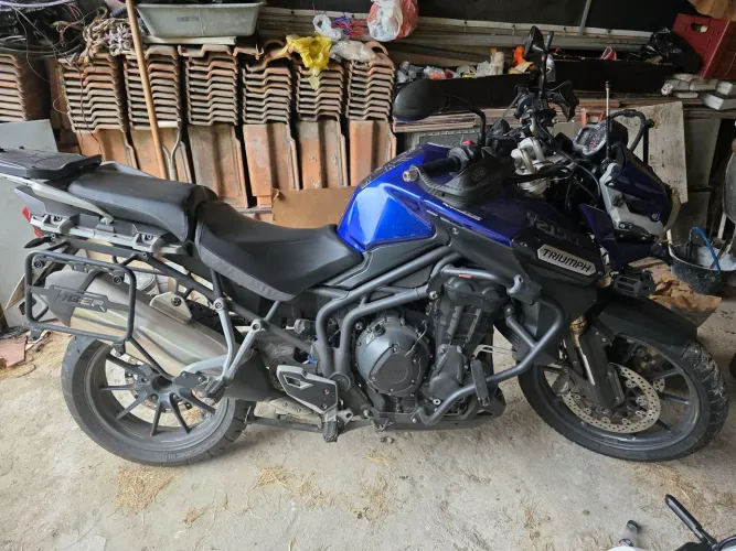 MOTO TODA REVISADA MUITO BOA DE ANDAR 