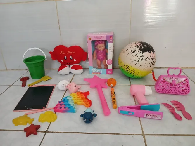 Lote de brinquedos tudo por 30 reais