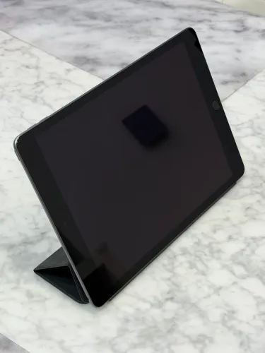 iPad (9ª geração) de 64GB com capa original Apple