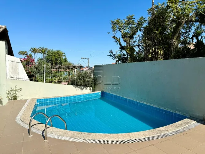 Casa com piscina e 6 dormitórios em Itaguaçu