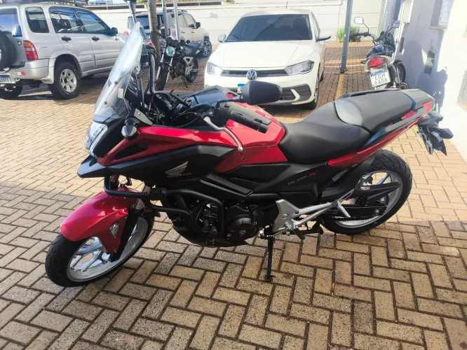 Vendo NC750x  muito bem conservada 