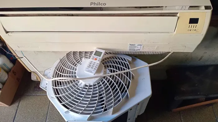 Split 9000btus fhilco gás 410a 220v funcionando perfeitamente sem gás testo na entega