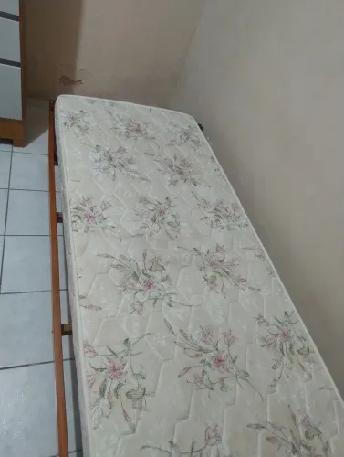Cama de solteiro com colchão