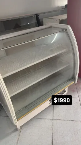 Balcão expositor de placa