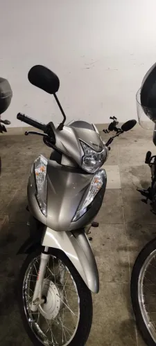 Vendo Honda Biz 110i - Prata | Impecável, Apenas 7.888 KM!