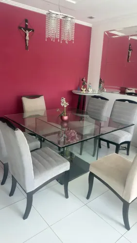 Mesa de vidro com 6 cadeiras 