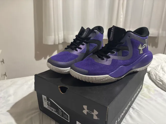 Tênis Under Armour Bankshot SE nunca usado 