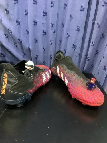 Chuteira Adidas Predator de campo