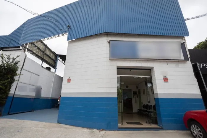 Galpão na Avenida Presidente Tancredo Neves, 590 550 m²