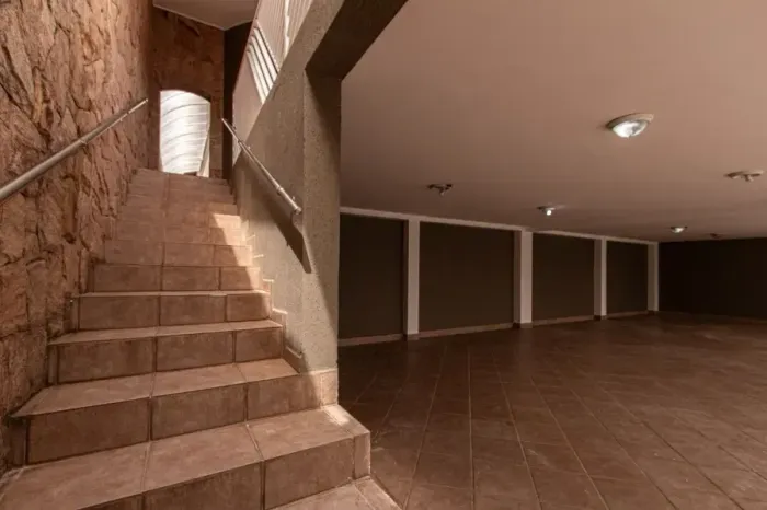 Casa Residencial e Comercial/ Área Gourmet/ Suíte Master/ 84 m² de Garagem