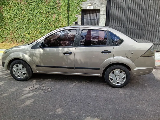 Ford Fiesta Sedan 1.0 8V Flex 4P 2011