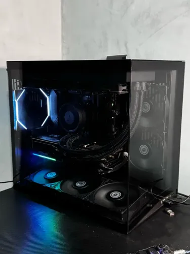 Gabinete Lian Li Dynamic V2 Flow