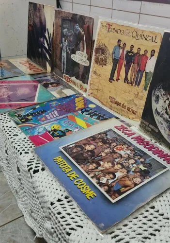 Discos de vinil 35 reais cada, ou na compra de 3 ou mais fica 30 cada um