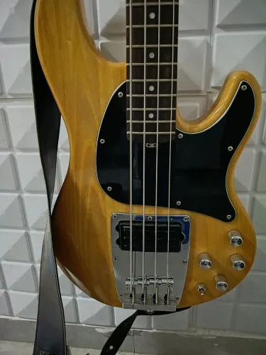 Contra baixo Ibanez ATK 200