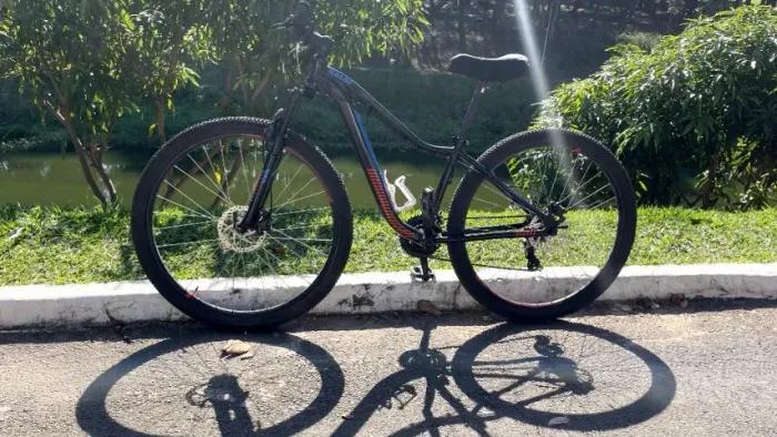 Bicicleta Caloi Évora Aro 29 - Shimano - Freio a Disco - 24 Marchas NOVÍSSIMA
