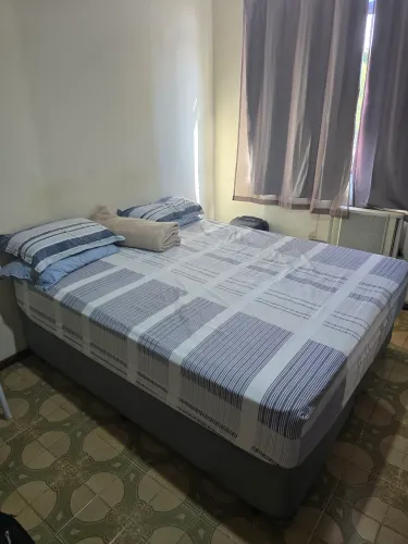 Cama Queen Euro Colchões extremamente confortável e em perfeito estado