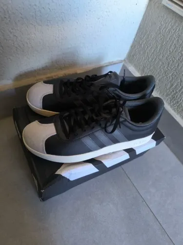 Tênis Adidas 
