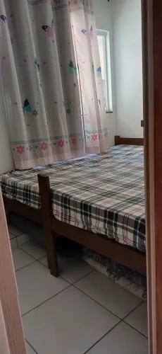 PÉ NA AREIA FRENTE MAR