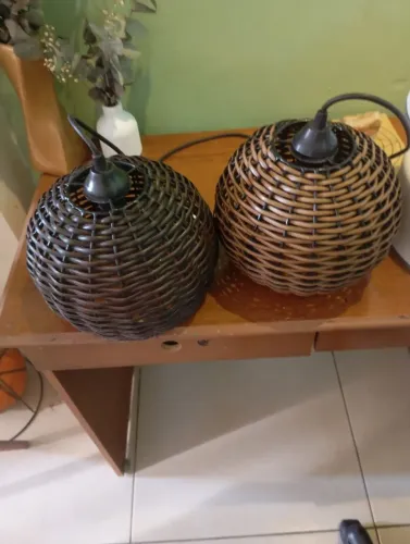 Luminária pendente de bambu