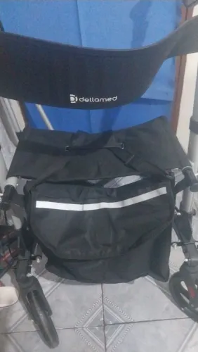 vendo uma cadeira de rodas e andador FALAR COM JEFFERSON *93