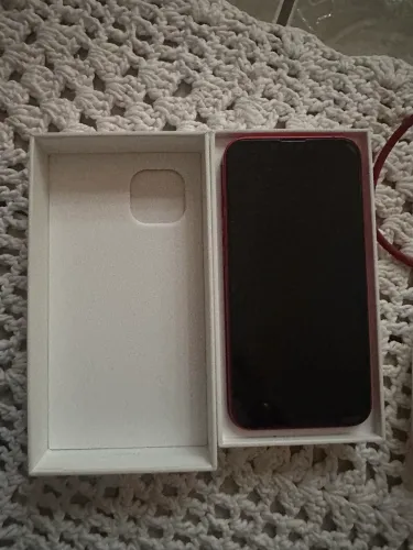 iPhone 13 red