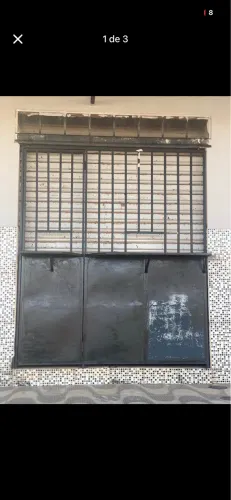Vendo vitrine para distribuidora ferro e uma de vidro 