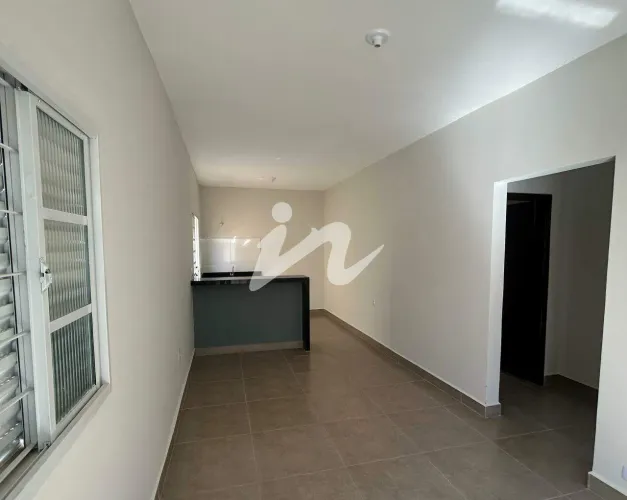 Casa Residencial à venda em Uberlândia/MG 1 quarto, quintal e 1 vaga (Aceita financiament