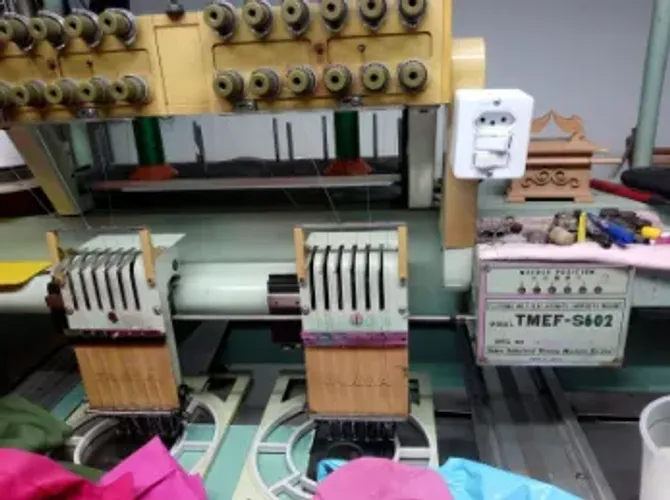 Máquina de Bordar Industrial Tajima 2 Cabeças (1992) + Leitor USB e Acessórios