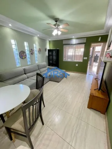 Sobrado à venda em Barueri, Jardim Tupanci, com 3 quartos, com 260 m²