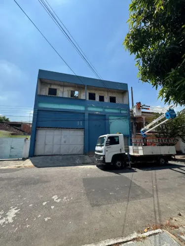 Galpão fechado em mesquita