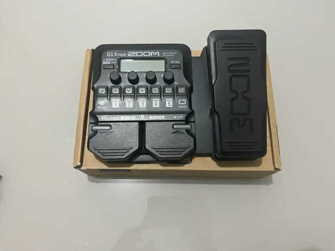 Pedaleira Zoom G1xFour
