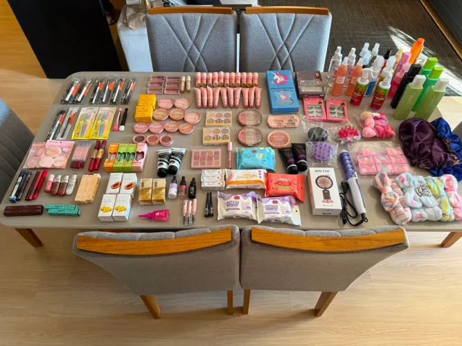Lote de produtos de maquiagem ?