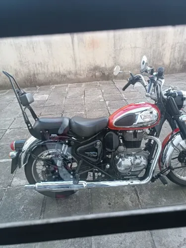 Classic 350 Chrome Red custom e clássica. Raridade. Impecável.