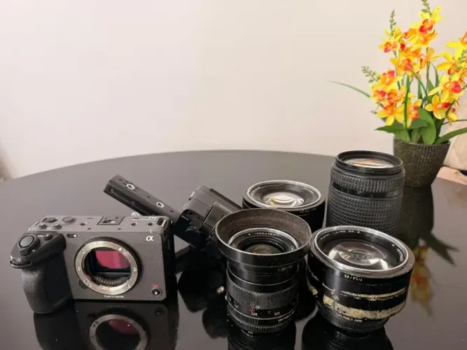 Kit Sony FX3 Full Frame + 4 Lentes Zeiss/Nikon + XLR