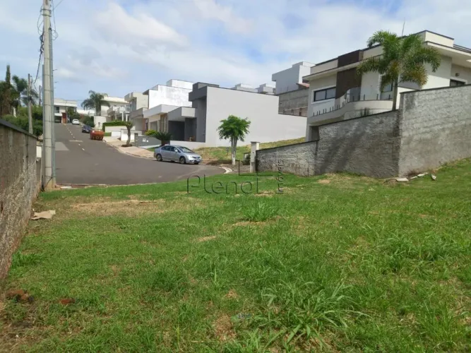 Terreno à Venda no Condomínio Porto do Sol em Valinhos, no bairro Lenheiro.