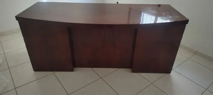 Mesa de escritório em madeira 
