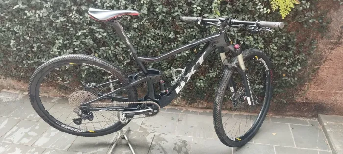 MOUNTAIN BIKE FULL CARBONO - BXT