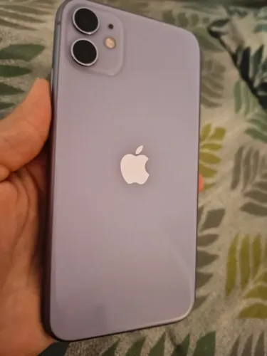 iPhone 11 lilás