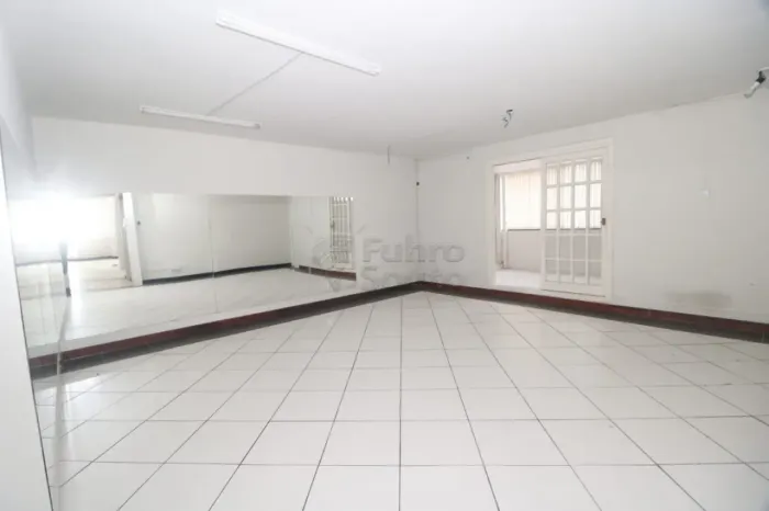 Prédio Comercial - Parte Superior na CohabPel, Estrutura Completa para o Seu Negócio