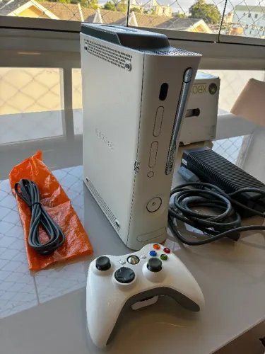 Xbox 360 + HD 1,5 TB + 200 brindes + serial batendo